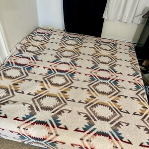 Pendleton Cream and Brown Geometric Throw